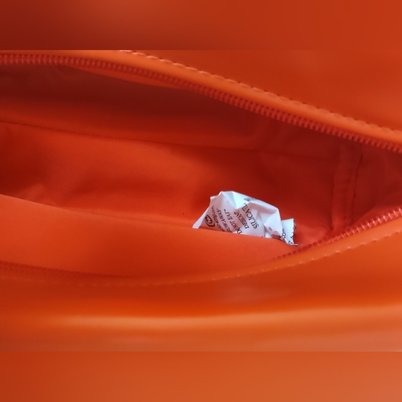 NWT Alleyoop Orange Cushioned Zippered Makeup Bag - Picture 3 of 6